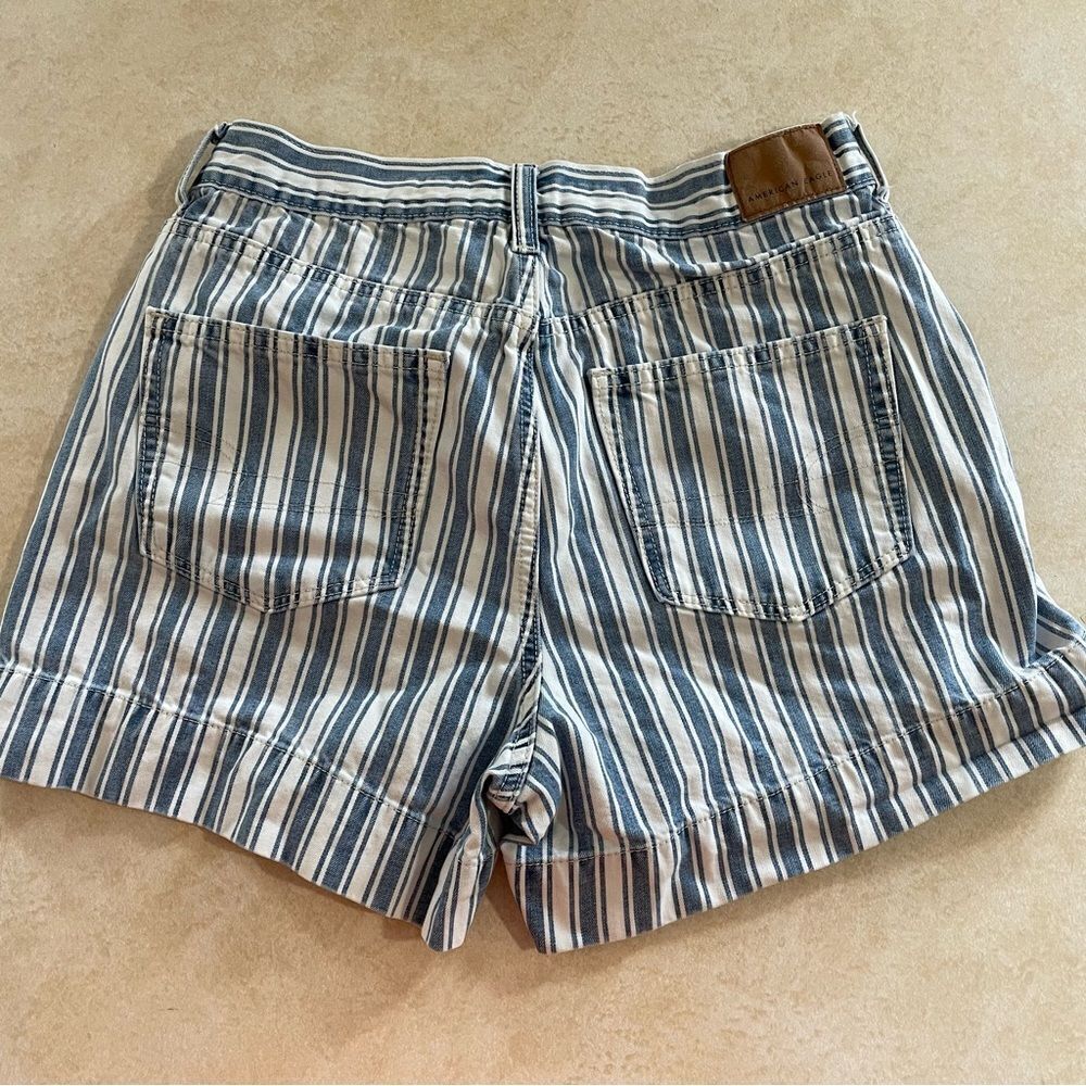 American Eagle Mom Shorts Blue white striped size 2 women’s